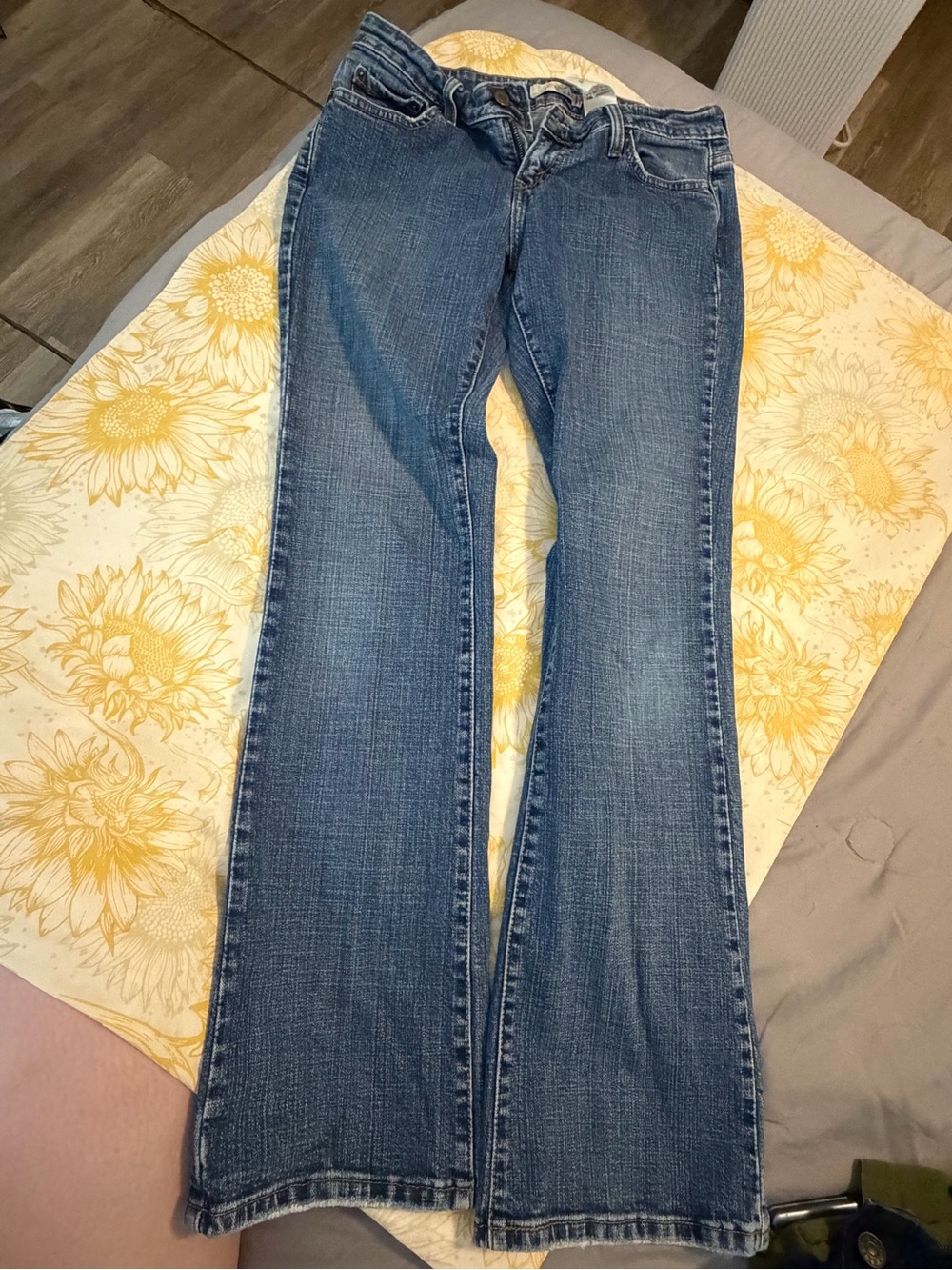 Vintage Levi’s 545 Low bootcut Flare Jeans size 4M blue wash